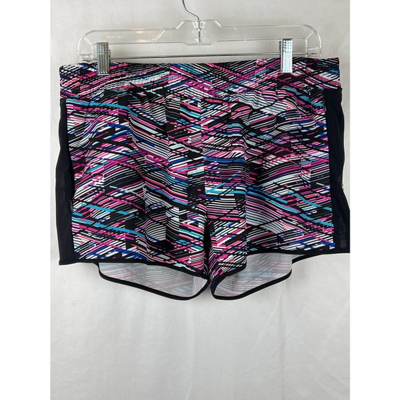 Fabletics Pants - Fabletics Fallon Short in Digital Print, Large